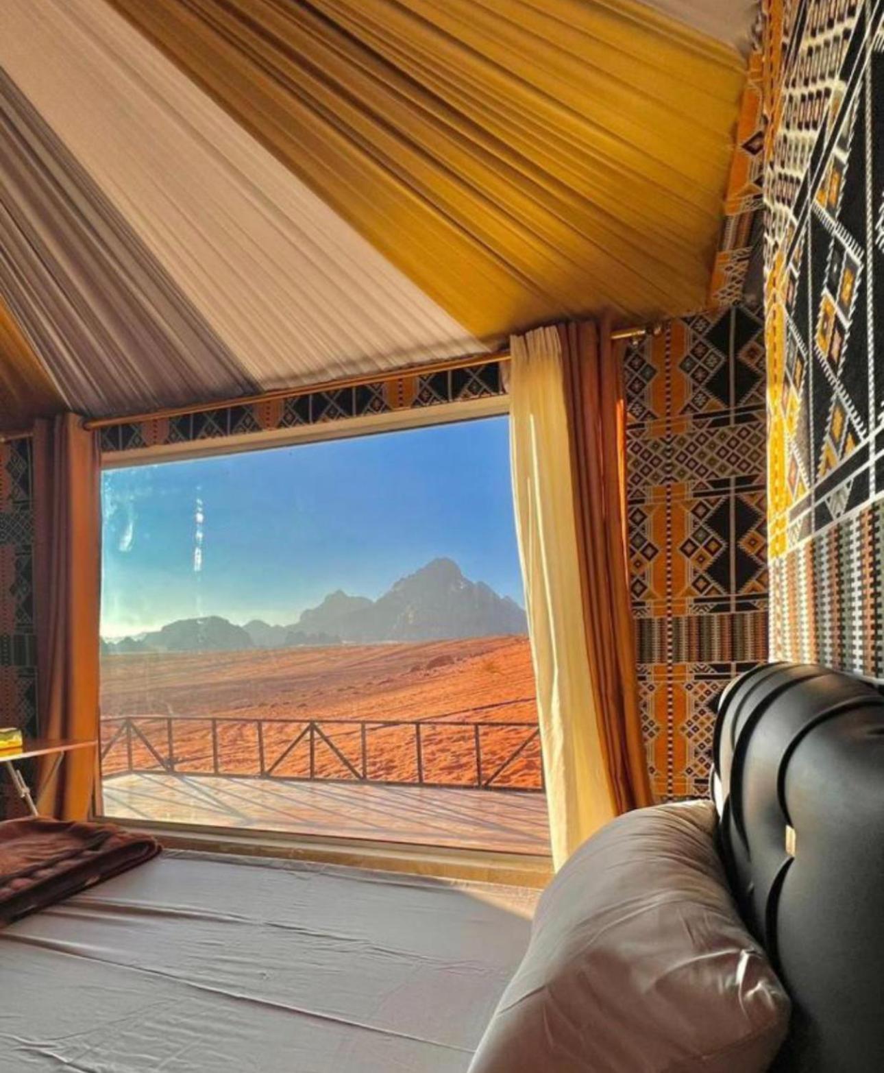 Rum Flower Bubbles Luxury Camp Wadi Rum Bagian luar foto
