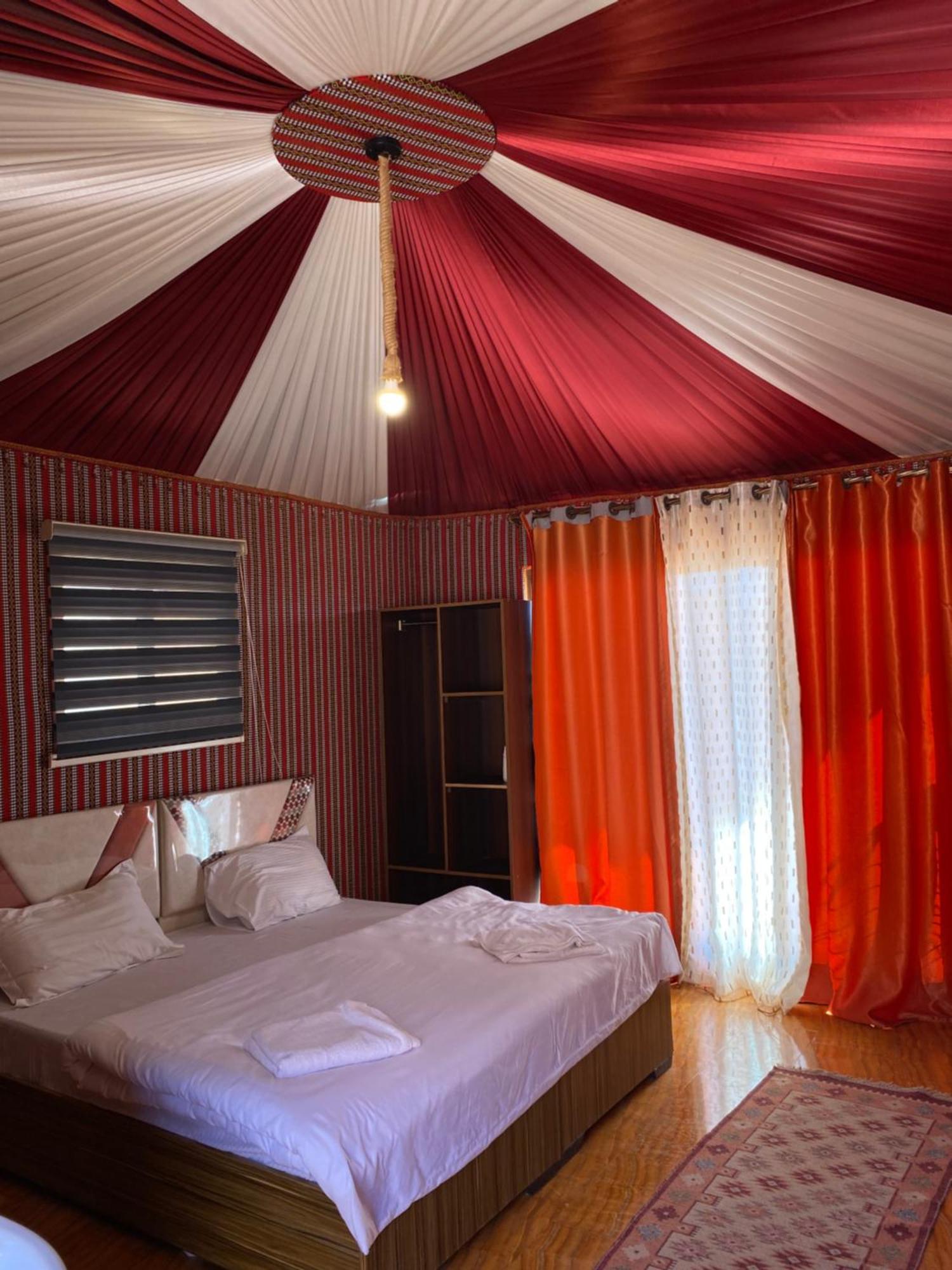 Rum Flower Bubbles Luxury Camp Wadi Rum Bagian luar foto