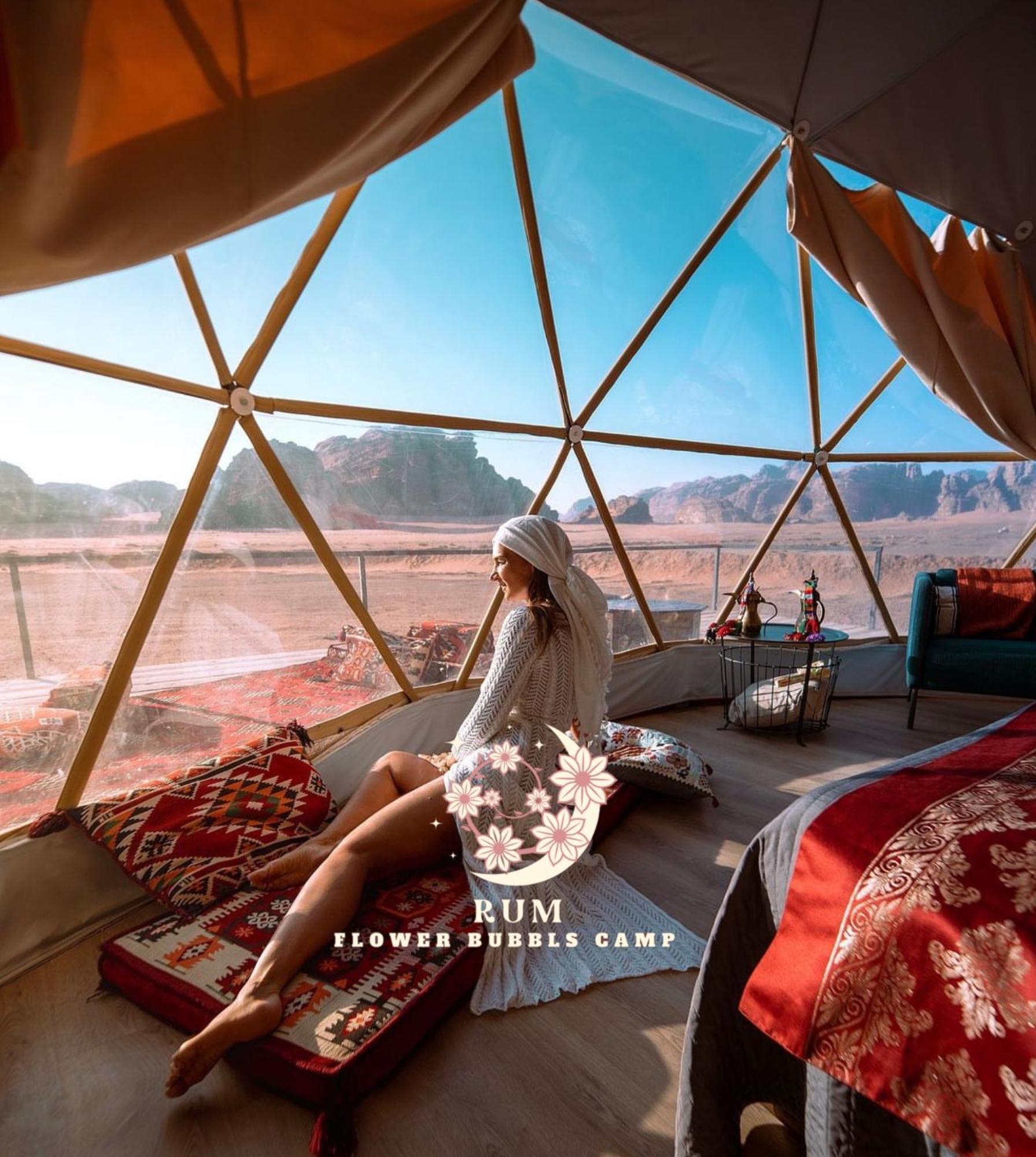 Rum Flower Bubbles Luxury Camp Wadi Rum Bagian luar foto