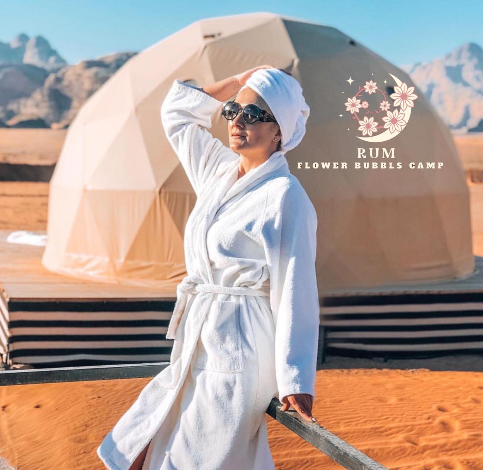 Rum Flower Bubbles Luxury Camp Wadi Rum Bagian luar foto