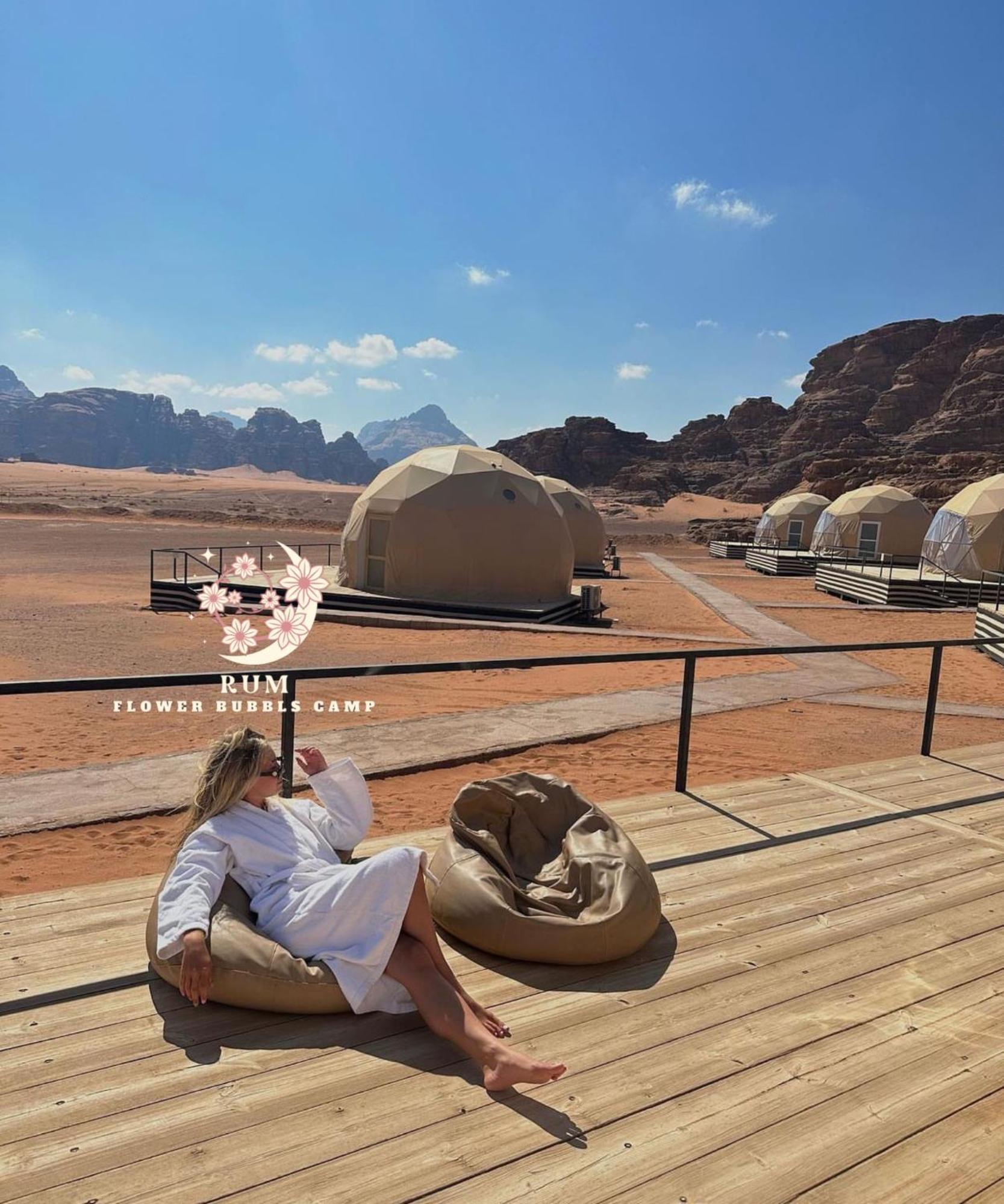 Rum Flower Bubbles Luxury Camp Wadi Rum Bagian luar foto