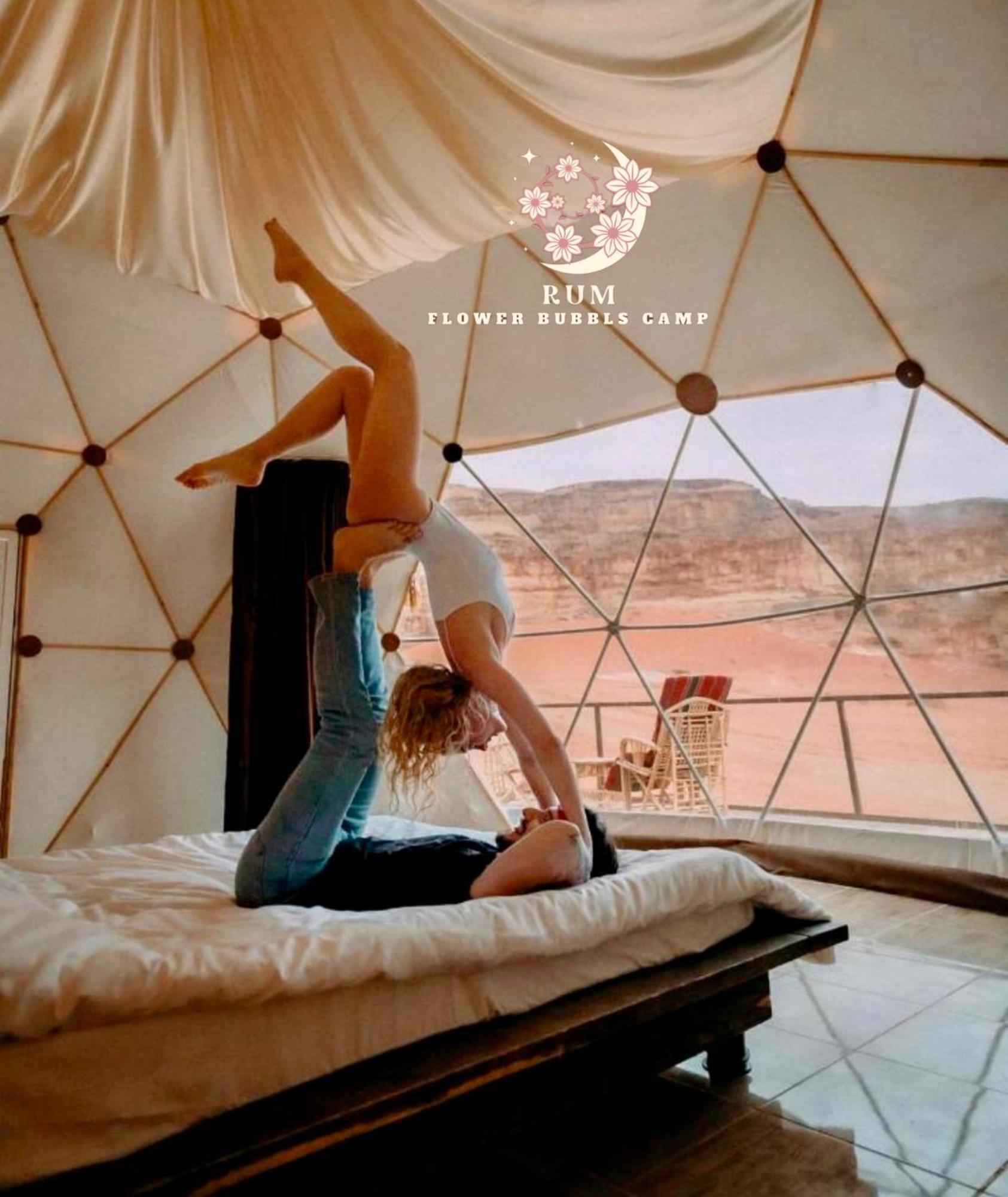 Rum Flower Bubbles Luxury Camp Wadi Rum Bagian luar foto